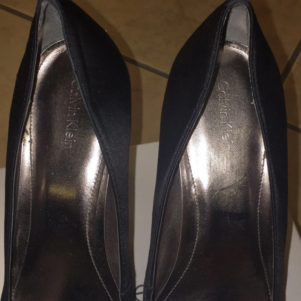 Calvin Klein; Satin. 8.5M